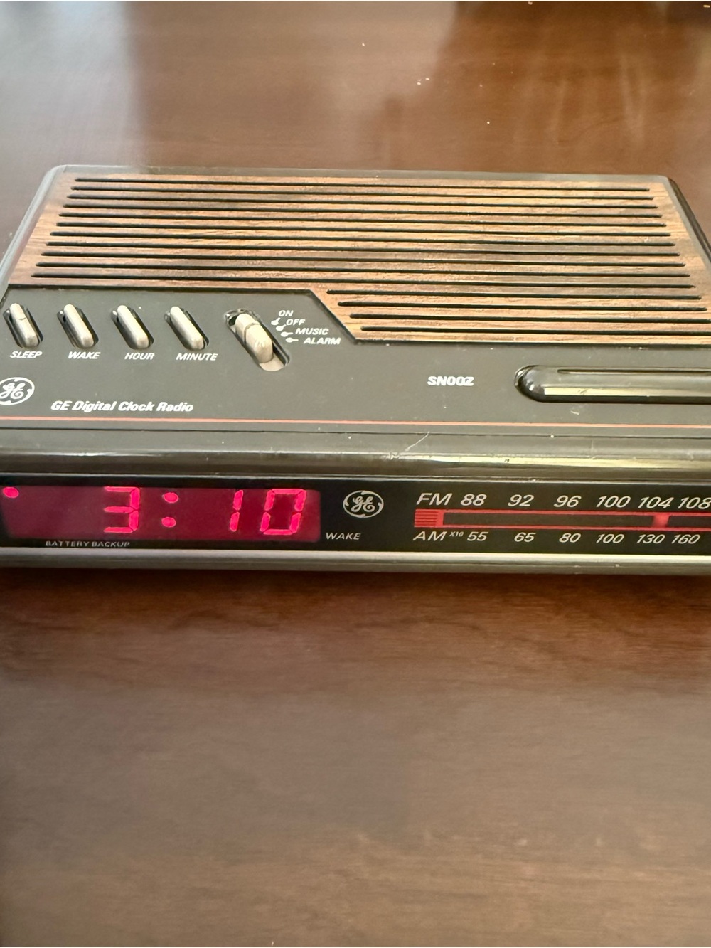 Vintage GE Digital Clock AM/FM Radio Model 7-4612A Woodgrain Tested & Working